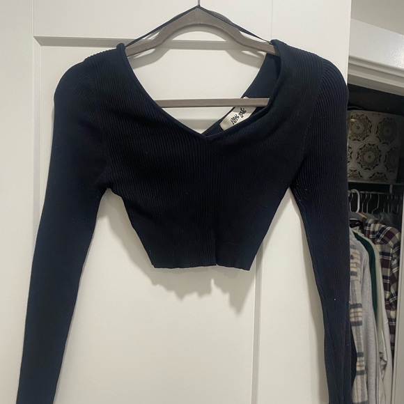 long sleeve crop - Picture 3 of 3